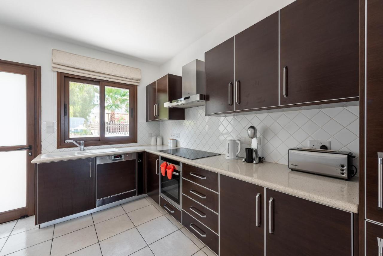 Sea Front Oceanus H3 By Ezoria Villas Ajía Nápa Eksteriør bilde