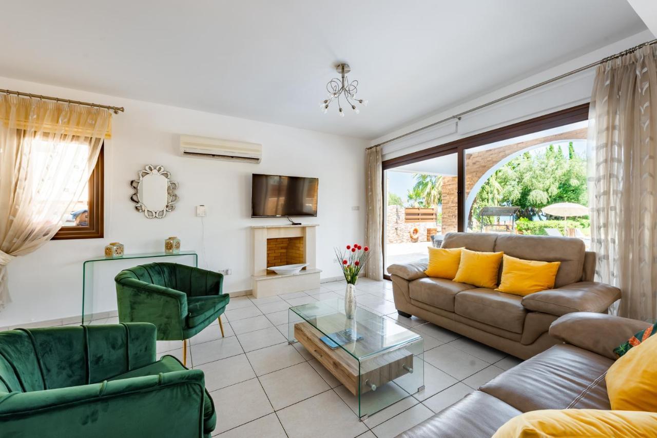 Sea Front Oceanus H3 By Ezoria Villas Ajía Nápa Eksteriør bilde