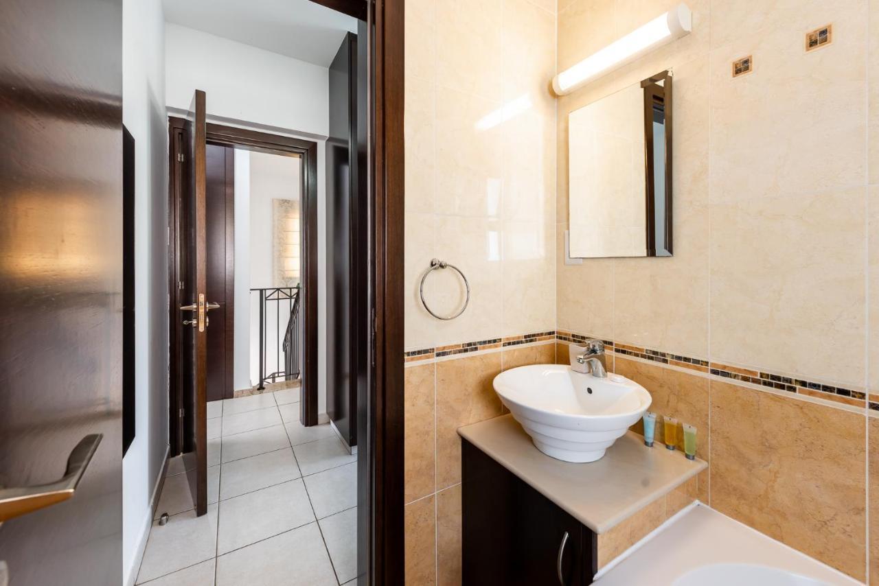 Sea Front Oceanus H3 By Ezoria Villas Ajía Nápa Eksteriør bilde
