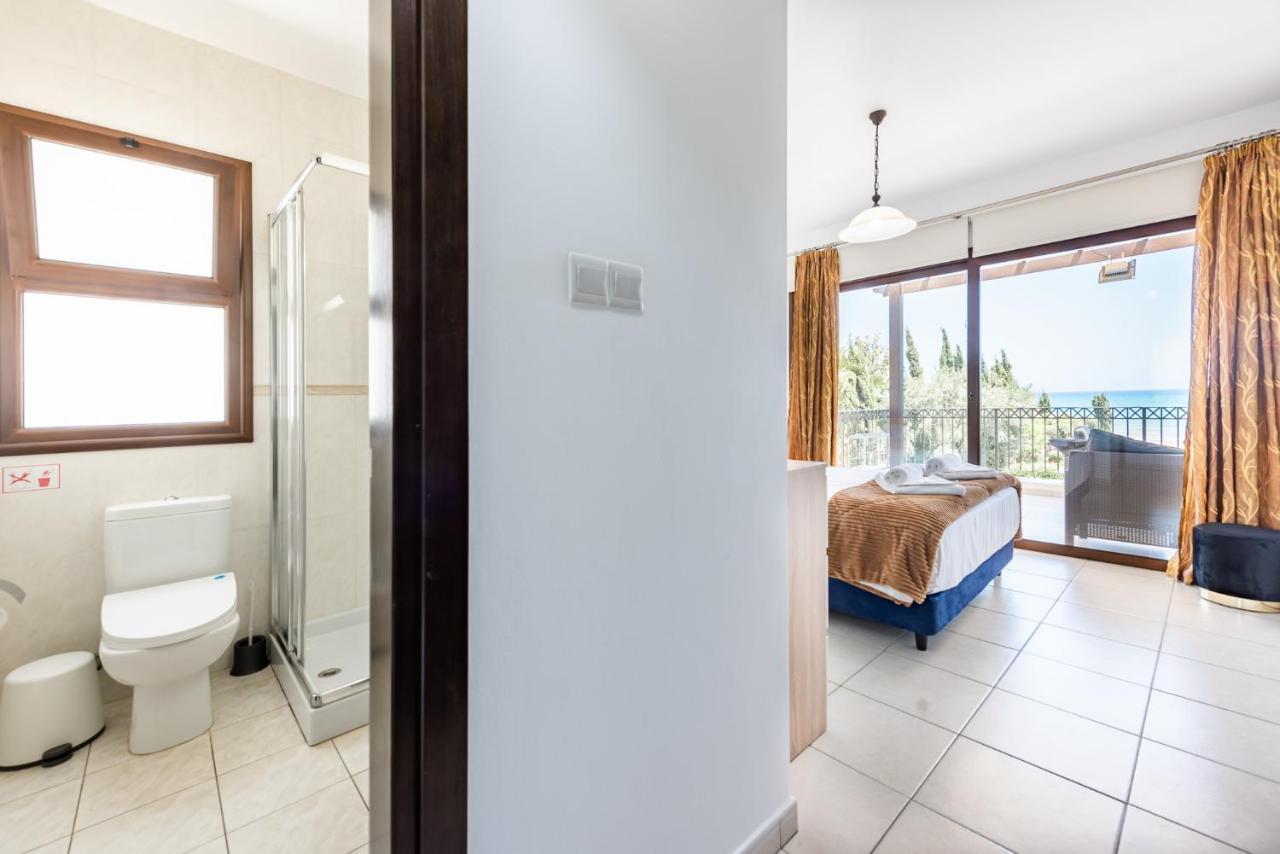 Sea Front Oceanus H3 By Ezoria Villas Ajía Nápa Eksteriør bilde